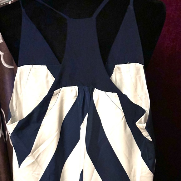 Like new spaghetti strap sun dress great for a cruise. - Picture 4 of 5